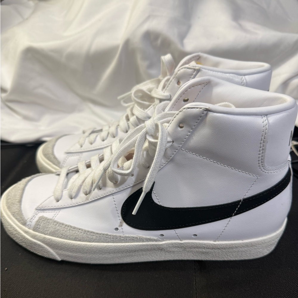 Nike Blazer Mid '77 Women's Shoes W/Size 10